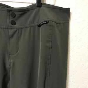 Sugio Outdoors bottoms size M